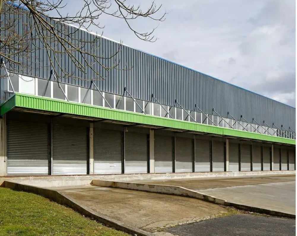 ENTREPOT 4600 m²