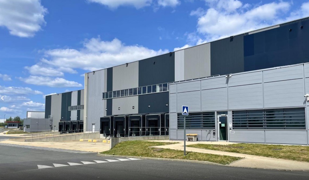 LOCATION ENTREPOT LOGISTIQUE/BUREAUX 25137 m²
