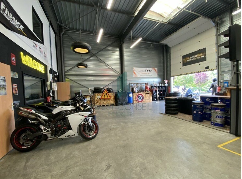 LOCATION ACTIVITES/BUREAUX 550 m²