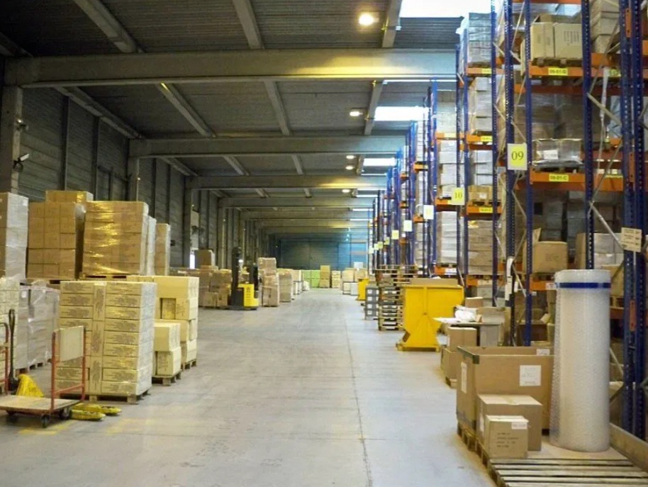 ENTREPOT LOGISTIQUE 13802 m²