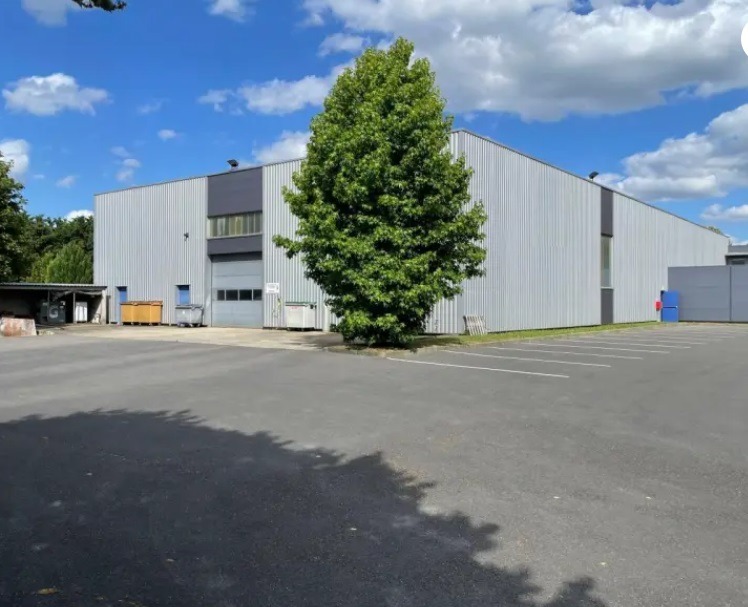 LOCATION/VENTE ACTIVITES/ENTREPOT/BUREAUX 1763 m²