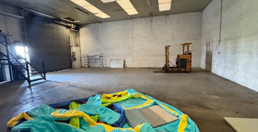 LOCATION ACTIVITES/ENTREPOT  350 m²