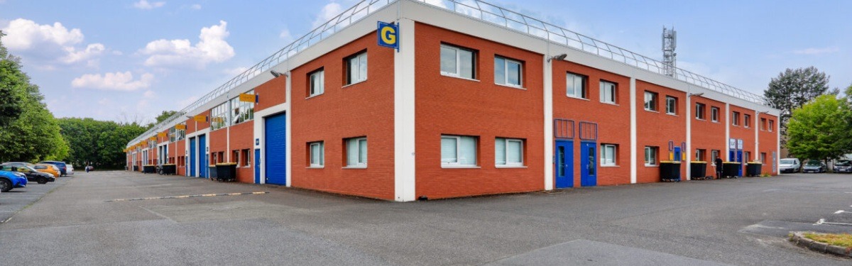 LOCATION ACTIVITES/BUREAUX 2500 m²