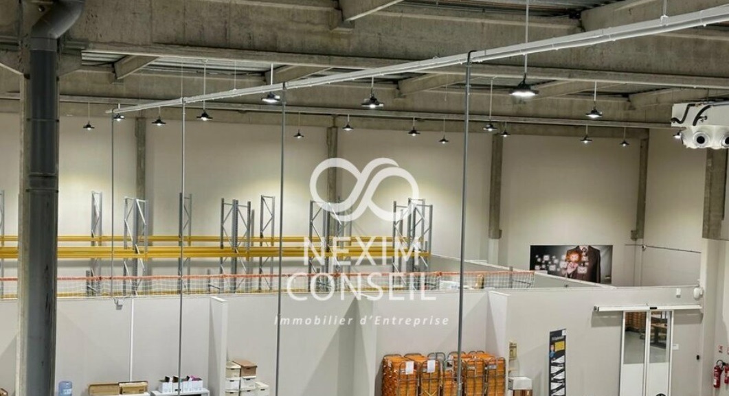 LOCATION ACTIVITES/BUREAUX 2500 m²