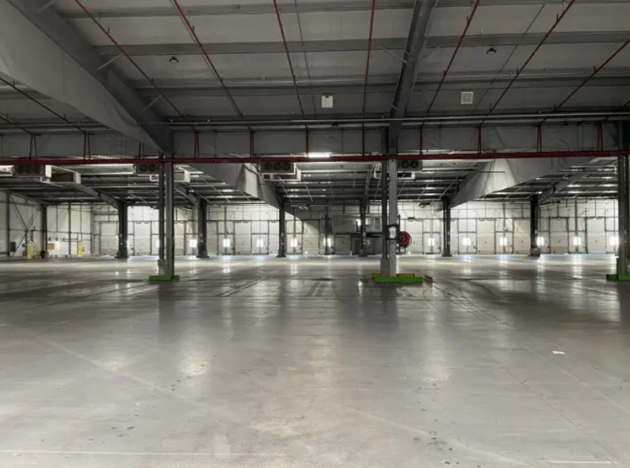 LOCATION ACTIVITES/ENTREPOTS 18372 m² SUR TERRAIN DE 45 000 m²)