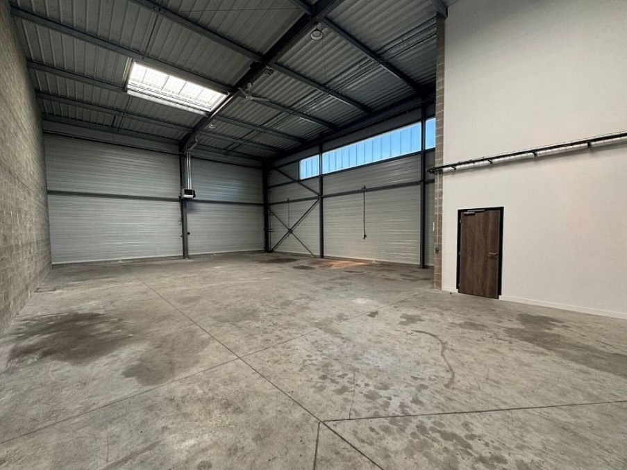 LOCATION ACTIVITES/BUREAUX 1448 m²