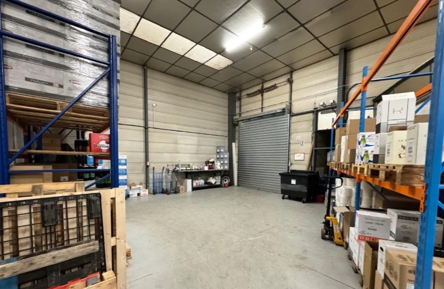 VENTE ACTIVITES/ENTREPOTS/BUREAUX 970 m²
