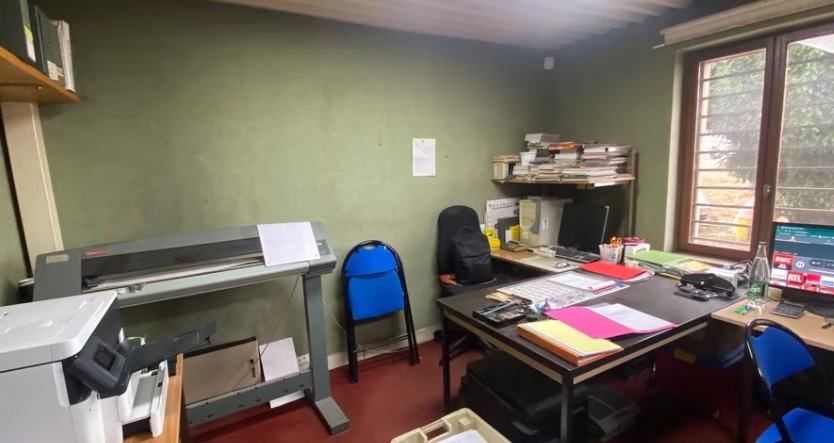 LOCATION ACTIVITES/ENTREPOT  350 m²