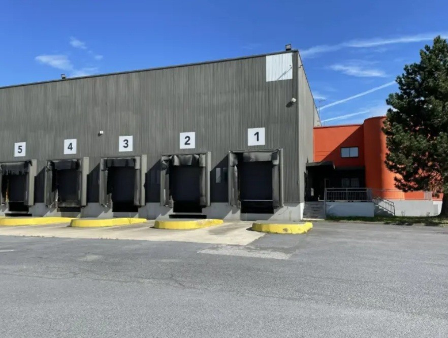 LOCATION ACTIVITES/ENTREPOTS 18372 m² SUR TERRAIN DE 45 000 m²)