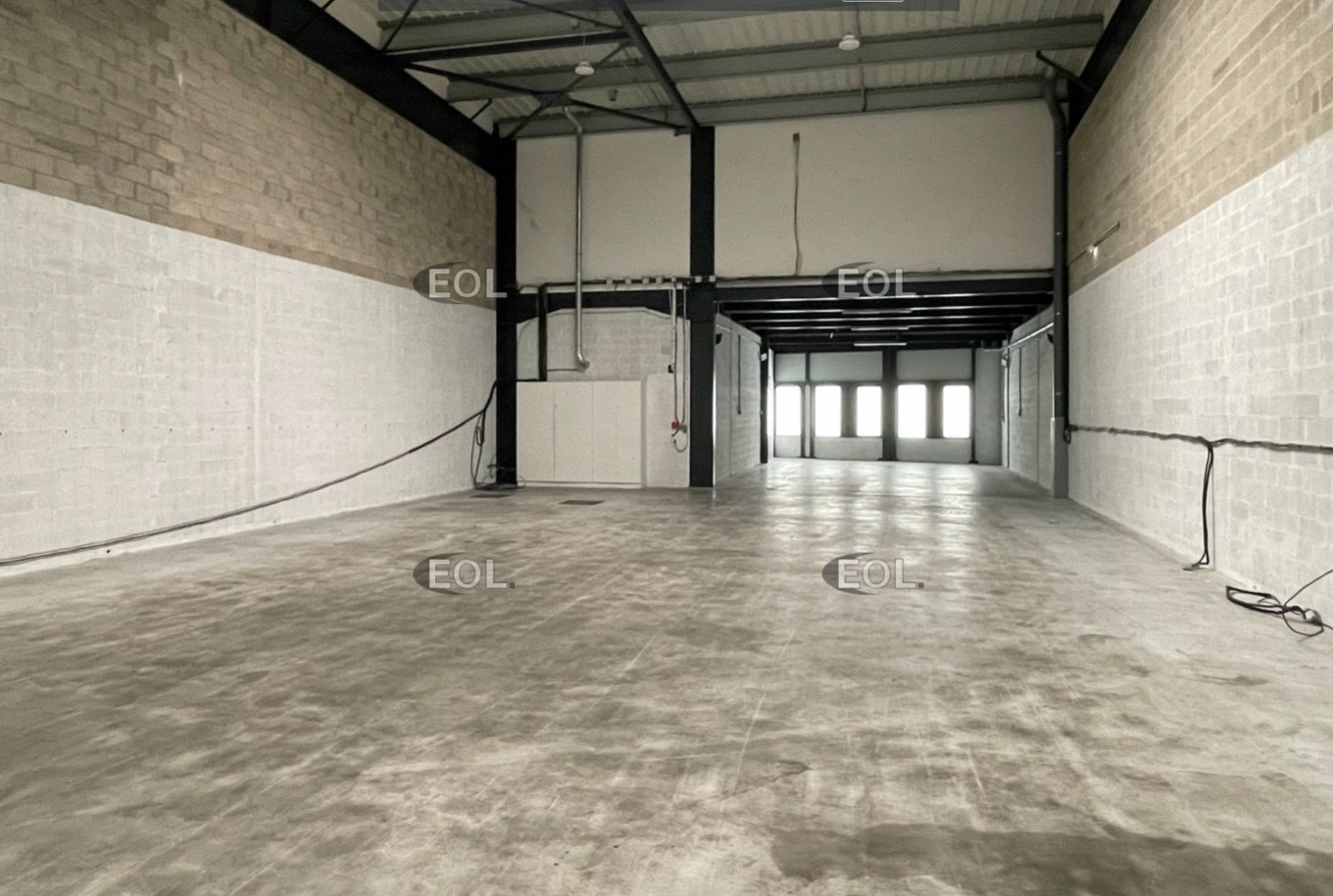 LOCATION ACTIVITES/BUREAUX 503 m²