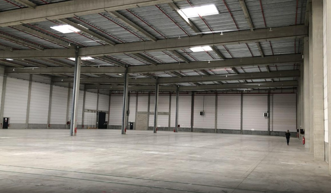 LOCATION  ENTREPOT 19647 m²