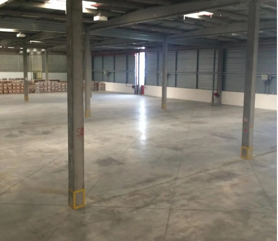 ENTREPOT 4600 m²