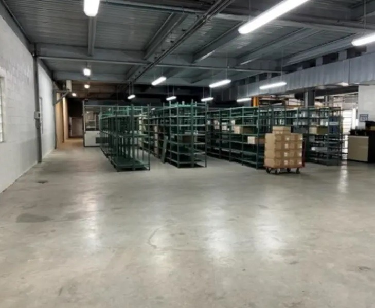 LOCATION/VENTE ACTIVITES/ENTREPOT/BUREAUX 3100 m²
