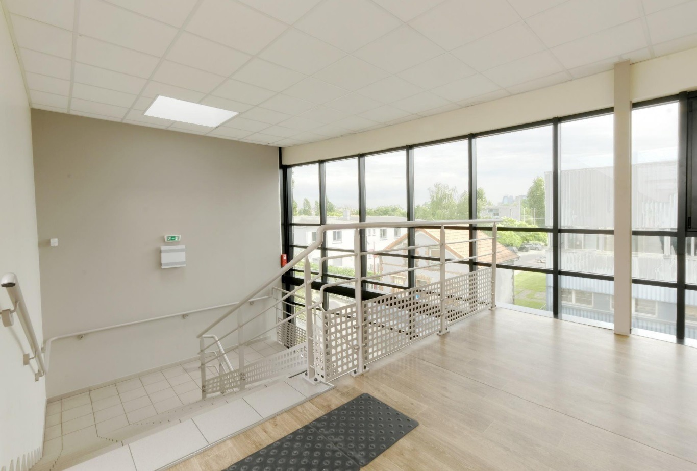 LOCATION BUREAUX 262 m²