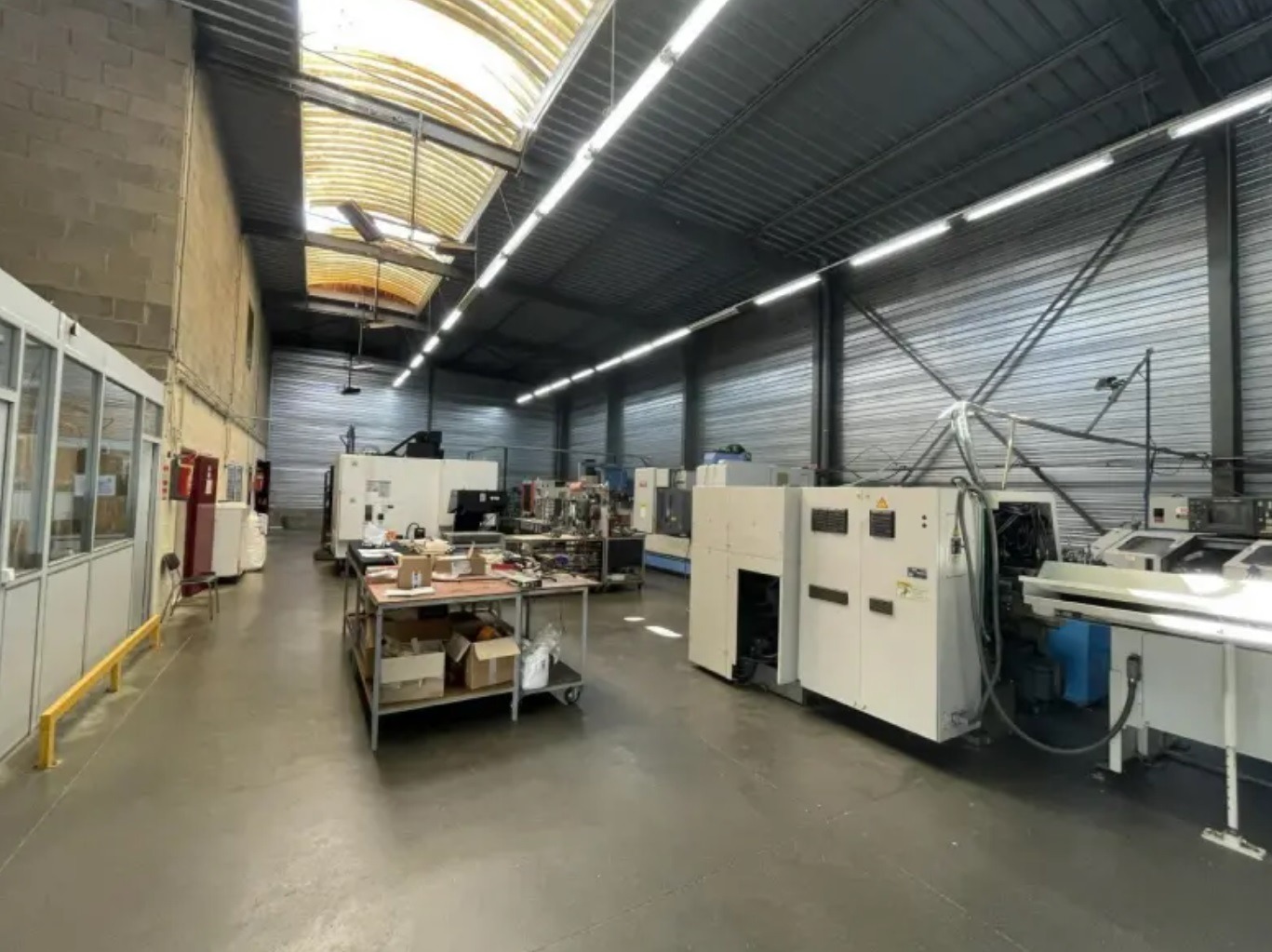 VENTE ACTIVITES/ENTREPOT 750 m²