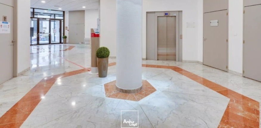 LOCATION BUREAUX 1057 m²