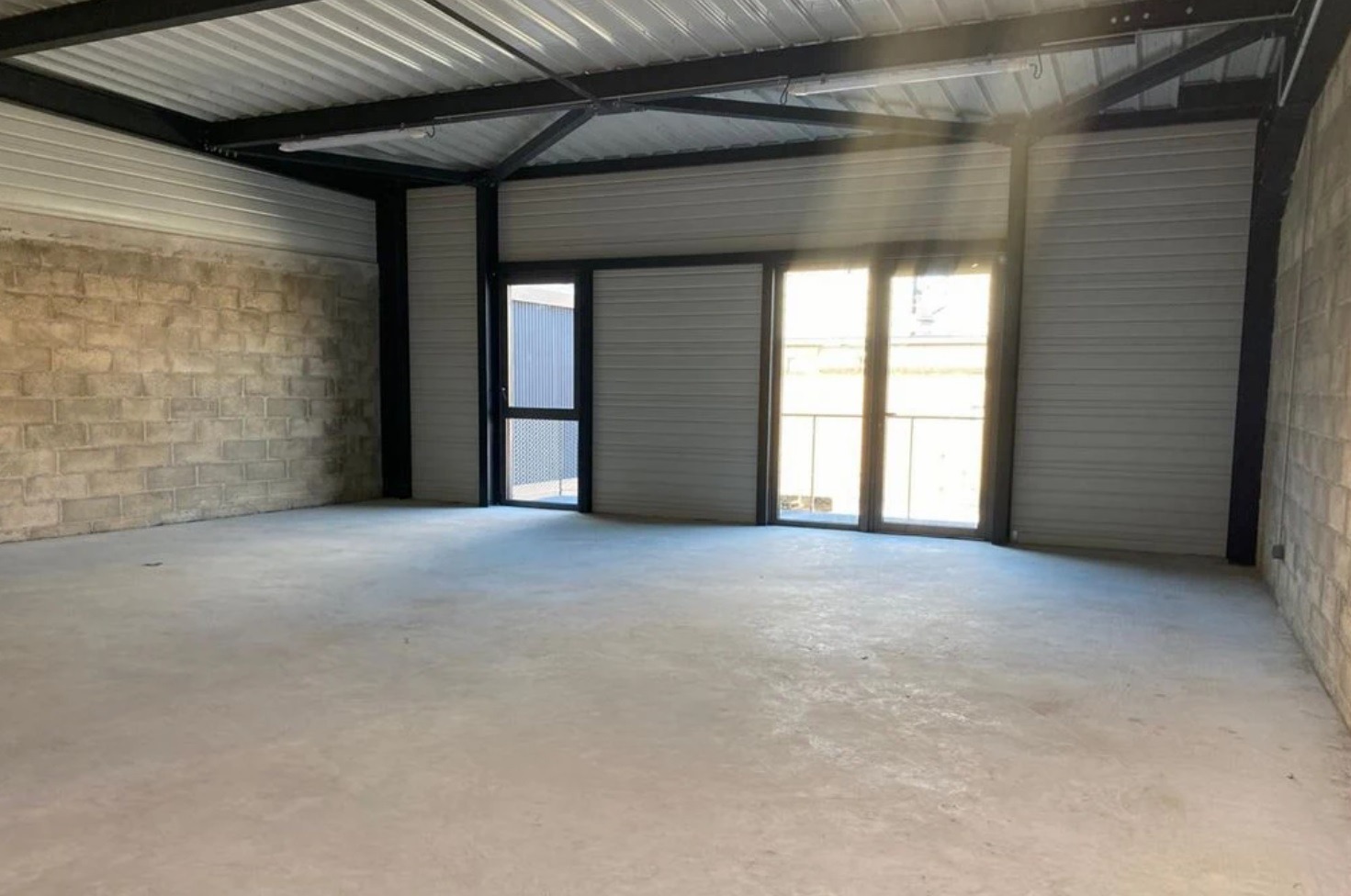 LOCATION ACTIVITES/BUREAUX 532 m²