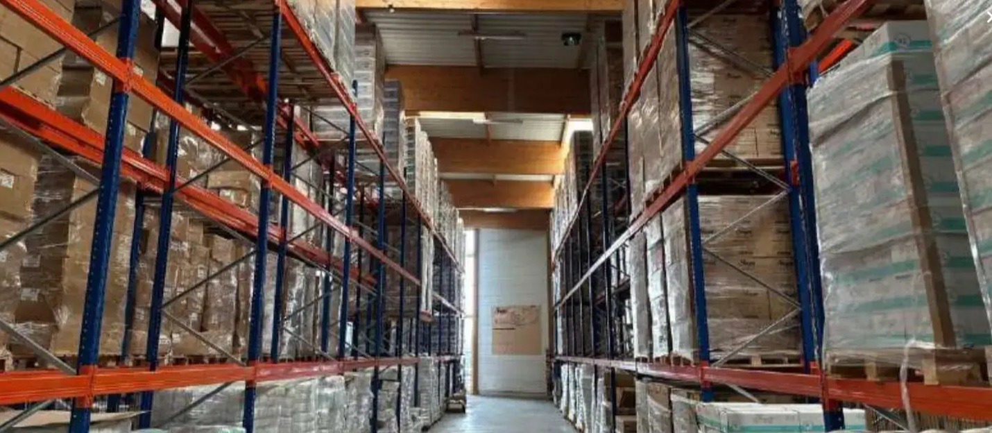 LOCATION ENTREPOT/ACTIVITES/BUREAUX 3 374 m²