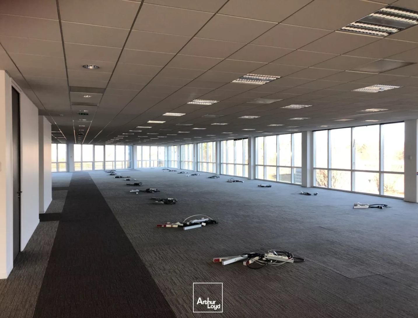 LOCATION BUREAUX 675 m²