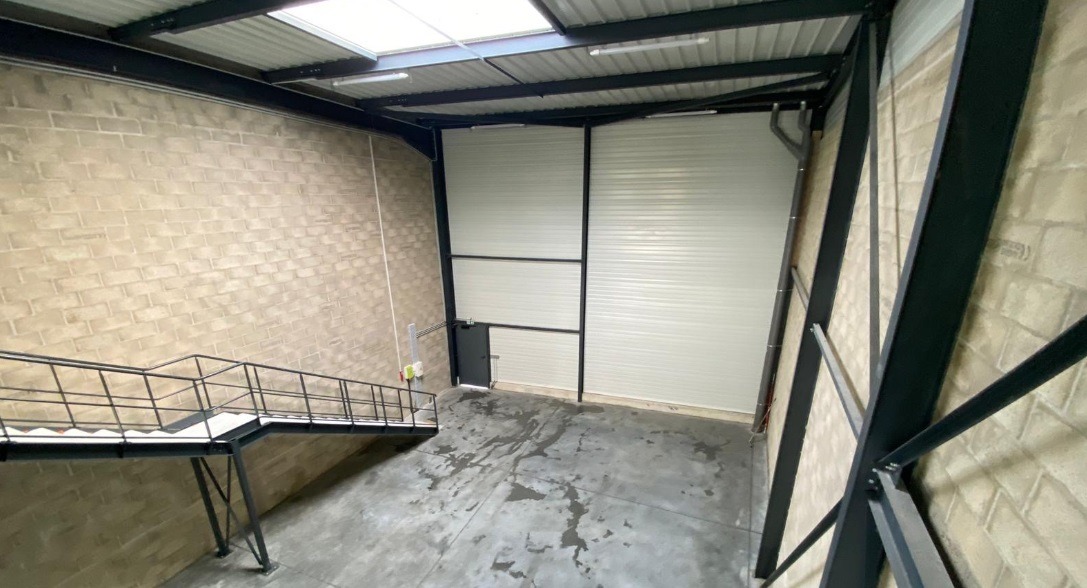 LOCATION ACTIVITES/BUREAUX 532 m²