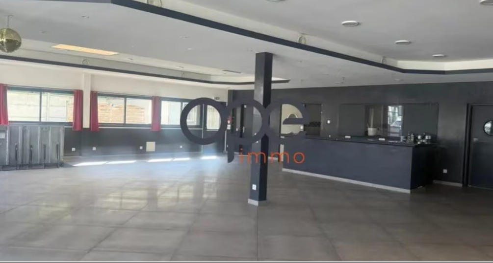 LOCATION COMMERCE 472 m²