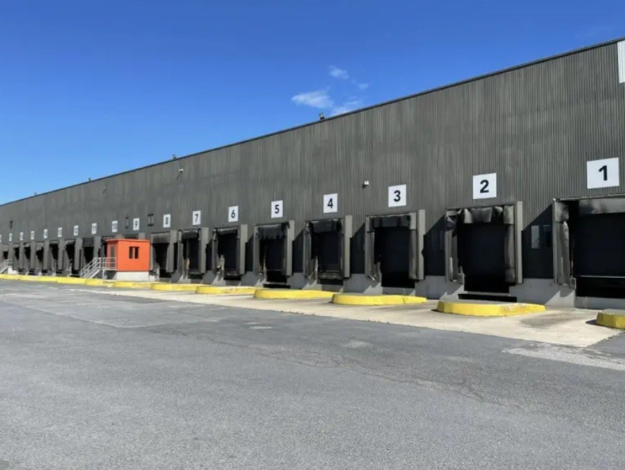 LOCATION ACTIVITES/ENTREPOTS 18372 m² SUR TERRAIN DE 45 000 m²)