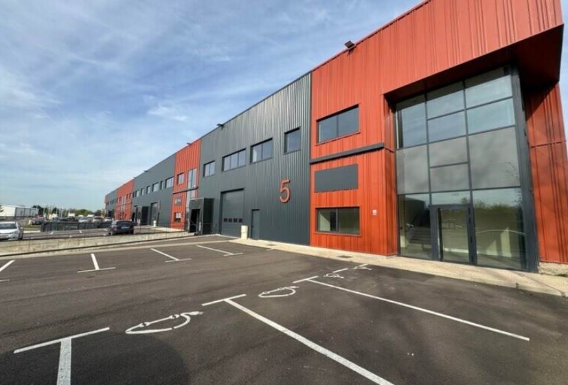 LOCATION ACTIVITES/STOCKAGE/BUREAUX 5177 m²