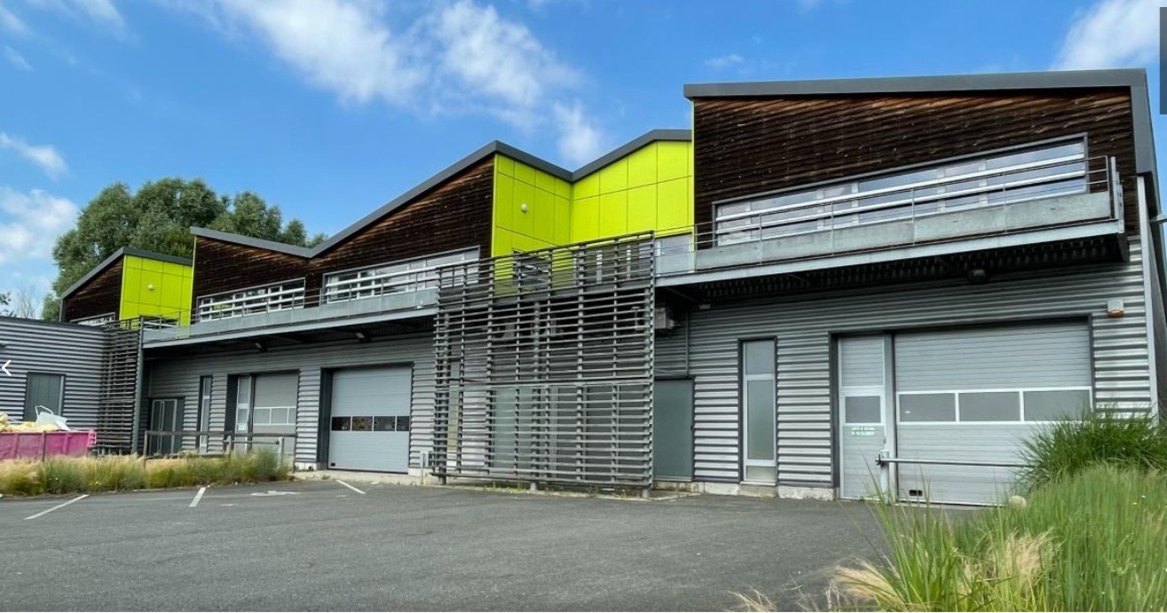 LOCATION ACTIVITES/BUREAUX 4688 m²