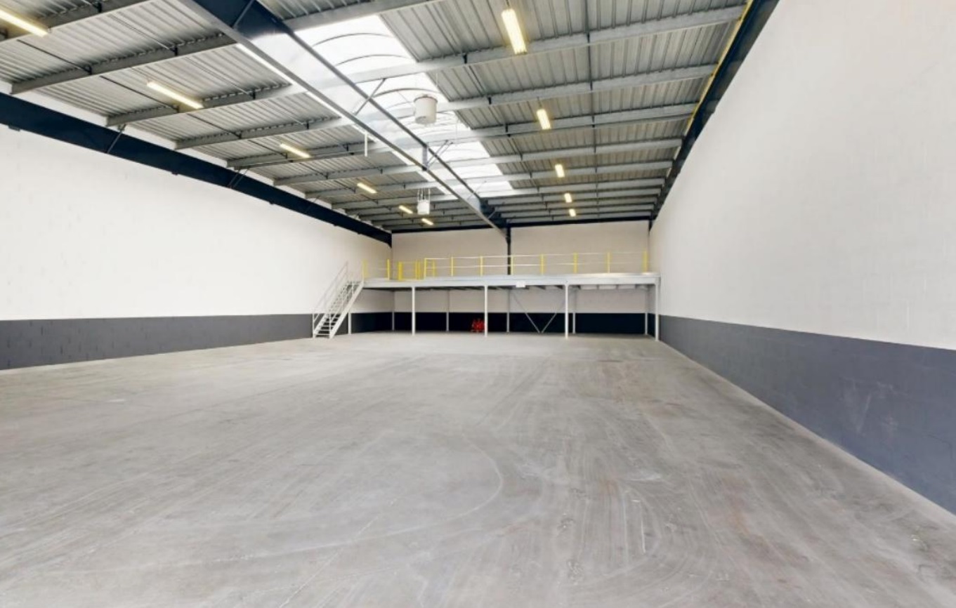 LOCATION ACTIVITE/BUREAUX 777 m²