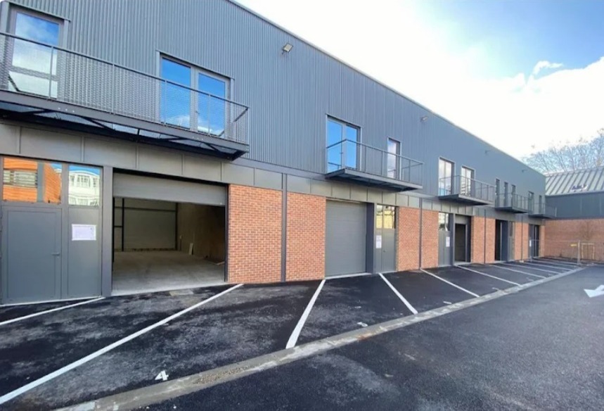 LOCATION ACTIVITES/BUREAUX 532 m²