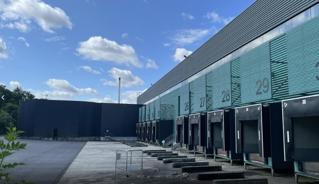 LOCATION  ENTREPOT 19647 m²