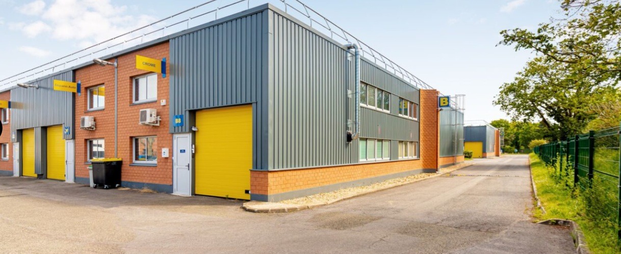LOCATION ACTIVITES/BUREAUX 2500 m²