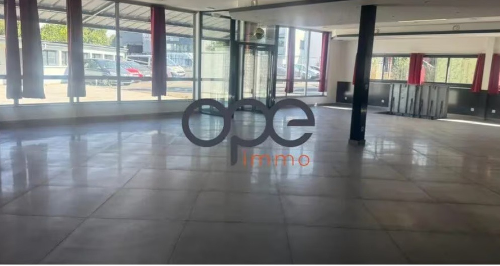 LOCATION COMMERCE 472 m²