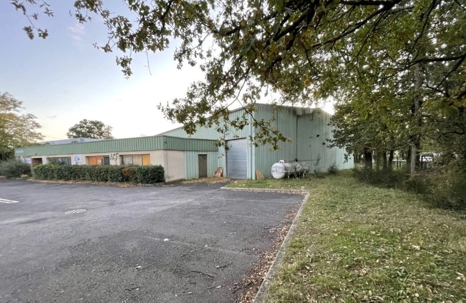 VENTE ACTIVITES/ENTREPOTS/BUREAUX 970 m²
