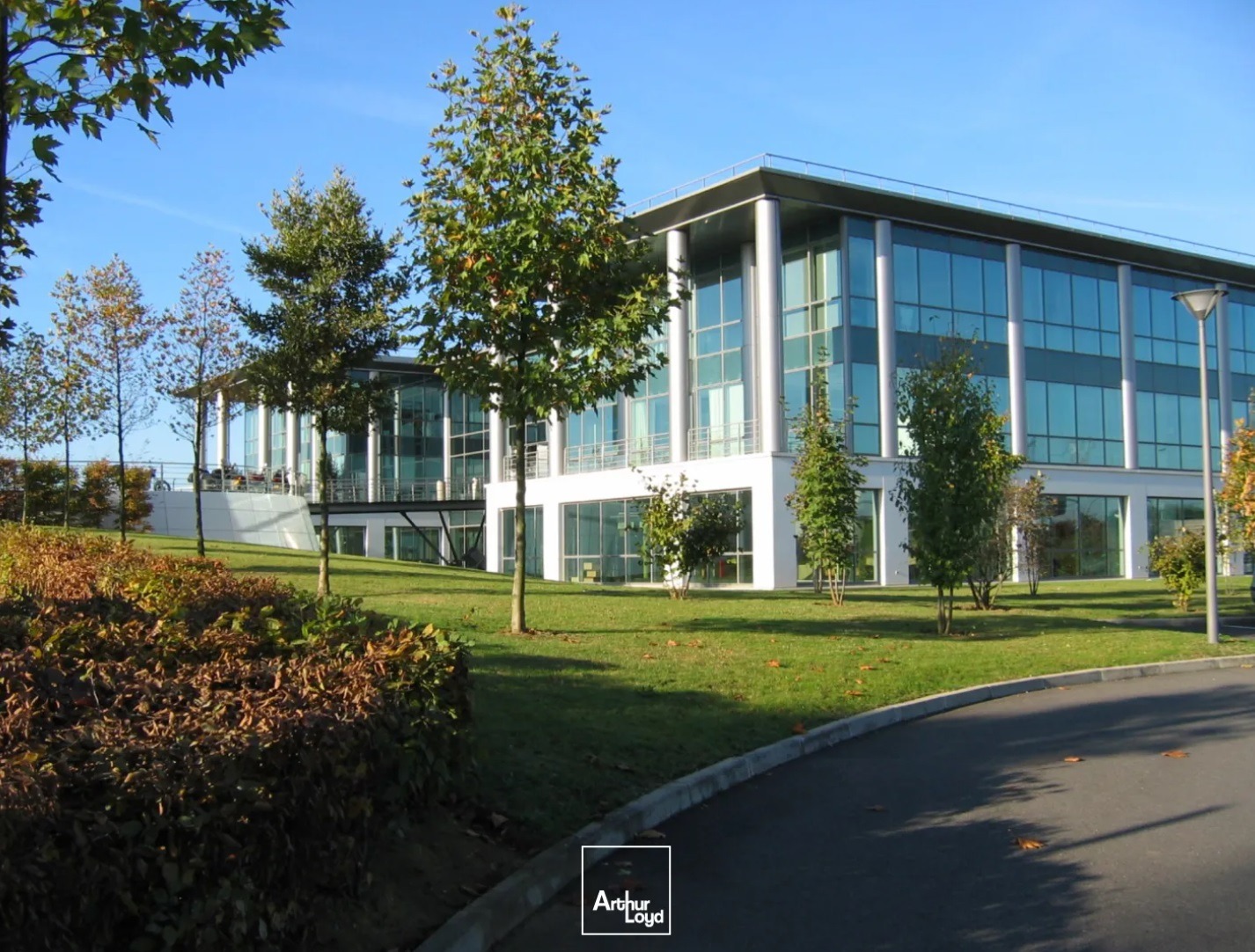 LOCATION BUREAUX 675 m²