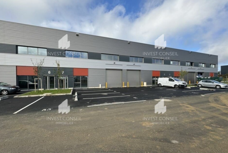 LOCATION ACTIVITES/BUREAUX 1020 m²