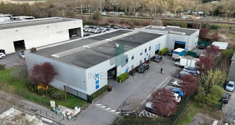 LOCATION ACTIVITES/BUREAUX 550 m²
